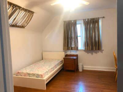 Room for rent - close to Bayview Subway