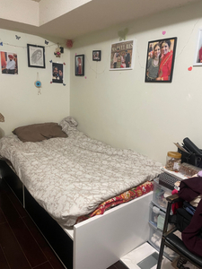 Room for rent in sharing with Girl - 200-meter walk to Sheridan
