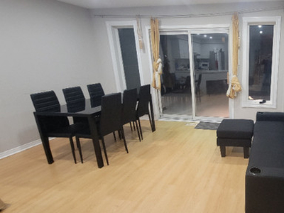 Upper floor room for rent in Mississauga