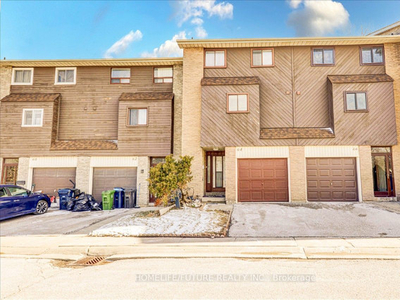 ✨WELL MAINTAINED 3+1 BEDROOM TOWNHOME READY TO MOVE IN!