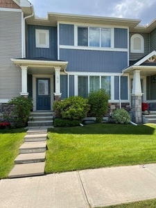 Beautiful Airdrie Townhouse - Close to everything! | 49 - 49 Kings Heights Drive Southeast, Airdrie