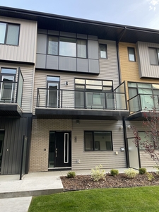 Sherwood Park Townhouse For Rent | 3bd townhouse with double garage