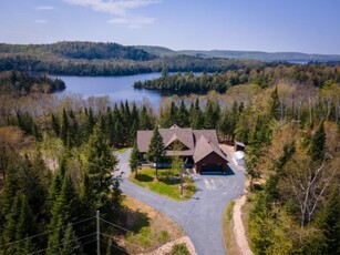 One-and-a-half-storey house for sale (Laurentides)