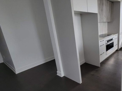 New Luxury 2/2 Condo for Rent Including Parking, Near Metro