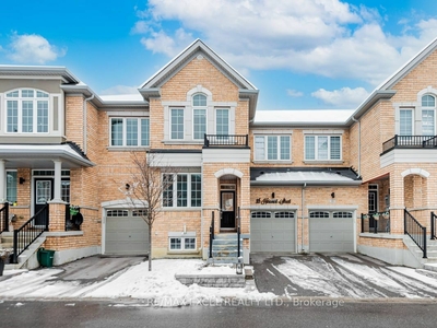 16 Harcourt St Vaughan, ON L6A4Y4
