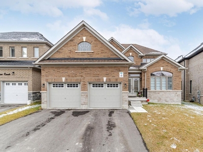 4 bedroom luxury Detached House for sale in Bradford, Canada