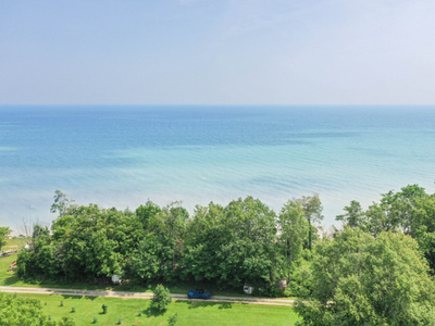 .68 Acres WATERFRONT PROPERTY on Lake Erie! 68gtut5w