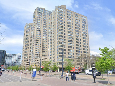 Cheap & Easy Condo Flip at Harbourfront for $499k!