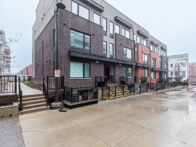 Stacked Townhouse for Lease in Downsview Park