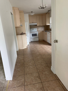 $1,000+utility for 2 people in sharing-main floor