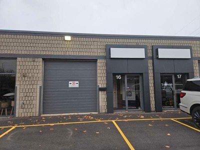 1400 Sq ft industrial unit for rent