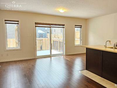 3 BEDS | 2.5 BATHS| 1500 SQF NEWLY RENOVATED STACKED TOWNHOUSE
