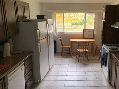 4 month Spring sublet - 1 bedroom in a 5 bedroom house!