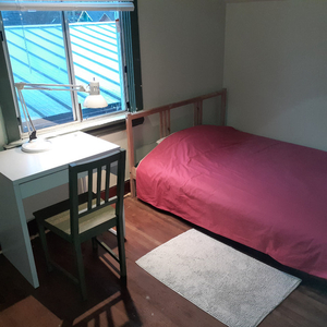 $895. Private furnished room. Near downtown Vancouver. Wi-fi ,