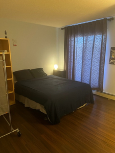 A large room availabl for rent in the Edgemont area,NW Calgary