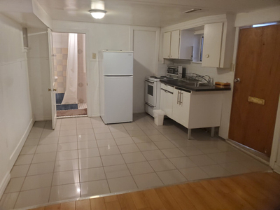 Bachelor Apartment For Rent $1300 Danforth/Chester