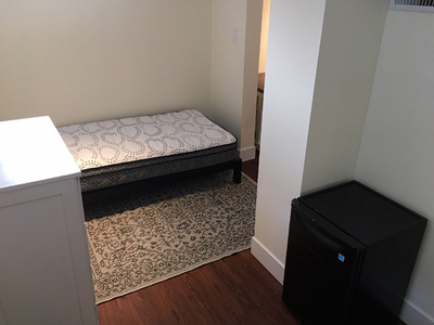 Bargain Luxury! Clean, Quiet, Private Student Room Next To NAIT