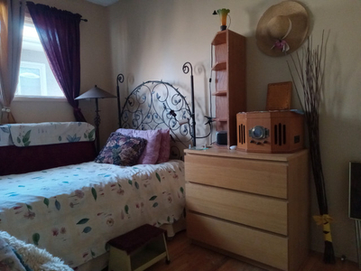 GIRLS: 4 Rent 2 brite furnished rms-Util & wifi too! $50 off-Mar