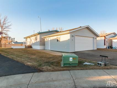 Homes for Sale in SE Southridge, Medicine Hat, Alberta $214,800