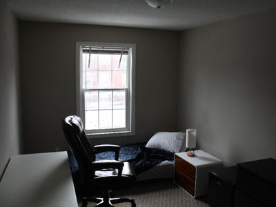 *LEASE TAKEOVER* Private bedroom at 52 Ezra Ave
