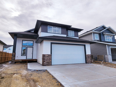 NEW BUILD MODIFIED BILEVEL IN BLACKFALDS!