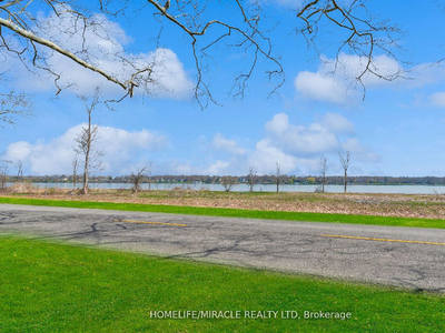 PANORAMIC VIEWS OF THE NIAGARA RIVER! Detached Home In Fort Erie