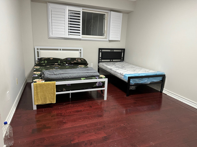 Room available for 3 girls near Senece college