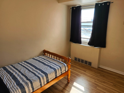 ROOM FOR MATURE MALE, SHARED APARTMENT, ALL INCLUSIVE - MARCH 1