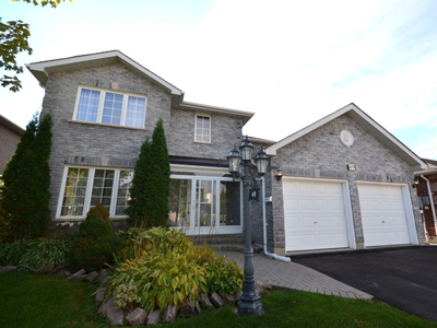 Spacious 4-bedroom 2-Storey Upper-Level unit in Barrie North