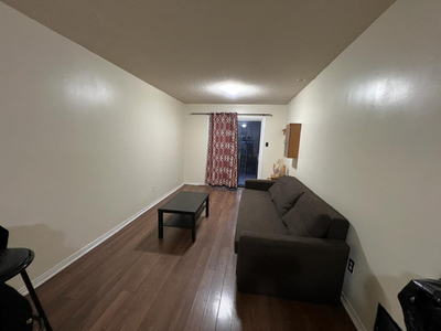 1 Bedroom, 1 Bathroom near Square One Mississauga