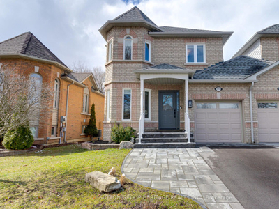 3 Beds, 4 Baths End-Unit, Ravine Backdrop, Walkout Basement