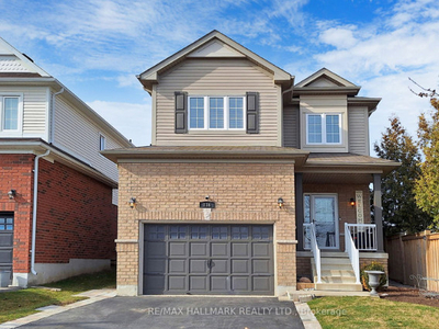 Absolutely Gorgeous Detached Home 3+1 Beds / 3 Baths