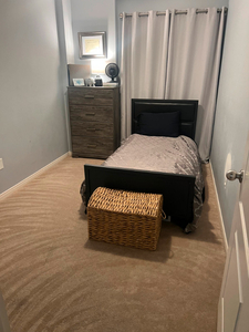Bedroom Avail For Rent in North Oshawa- May 1st! UOIT/ Durham Co