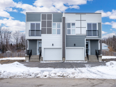 Custom Built Semi-detached on large lot with beautiful finishes!
