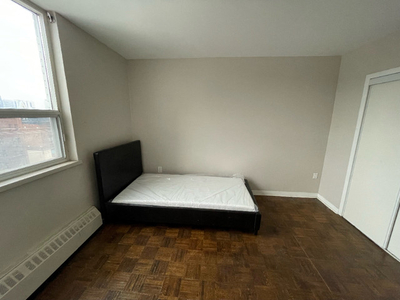 Private room in a shared apartment - Downtown Toronto
