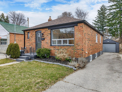 Rare Gem! Renovated Bungalow w/ In-Law Suite. Private Yard, Park