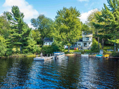 Stunning Lakefront property in New Albany