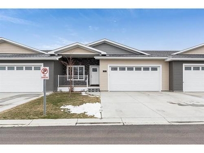 Townhouse For Sale In Southlands, Medicine Hat, Alberta