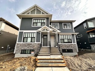 Calgary Duplex For Rent | Rockland Park | An exquisite 3-bedroom duplex upper