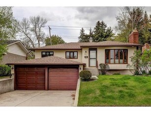 House For Sale In Charleswood, Calgary, Alberta