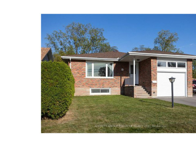 Immaculate Upper Level 3bed in North Lindsay Duplex