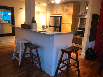 Short Term - Bright top floor apartment in West End Vancouver