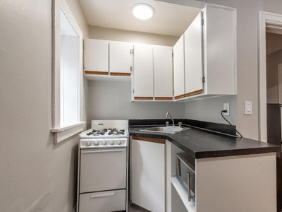 Apartment Unit Toronto ON For Rent At 1700