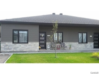 House for sale, Rue Delisle, Chicoutimi, QC G7G0P6, CA, in Saguenay, Canada