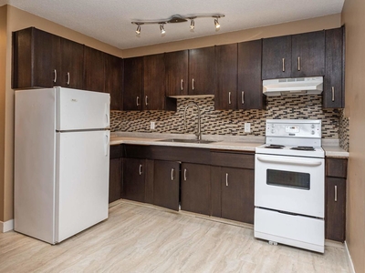 Edmonton Apartment For Rent | Garneau | Renovated 1 Bedroom Apartments Off