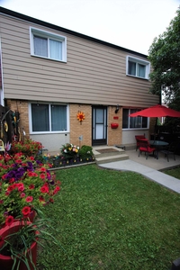 Edmonton Townhouse For Rent | York | Great Apartment - Townhomes For