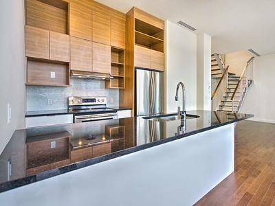 Montréal Pet Friendly Apartment For Rent | Located at the corner of