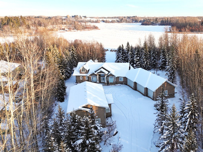 19 Two Island Point (2414 Township Road 522) Parkland County