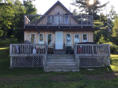 4 Season cottage or home by the river in Waltham, QC