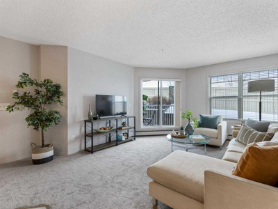 !!DON'T MISS OUT ON THIS 1 BDRM & DEN CONDO IN SW CALGARY!!